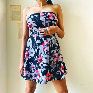 Floral print dress. Offshoulder.